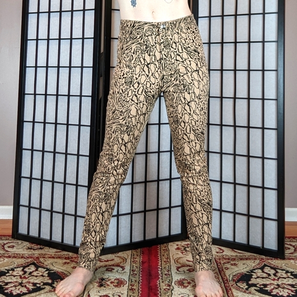 2/20) NWOT Tan animal print jeans - Picture 2 of 12